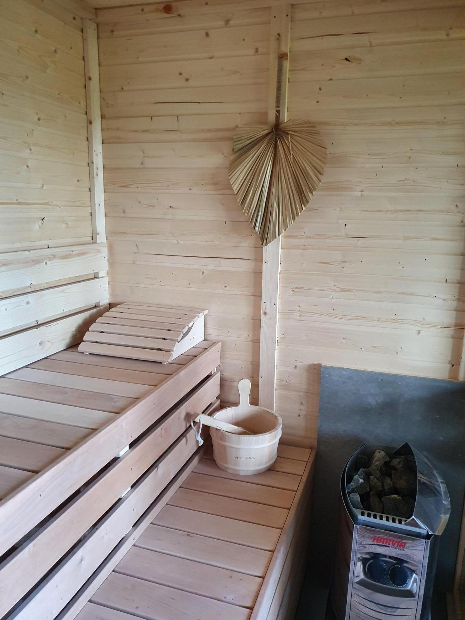 Idyllisches-Blockbohlenhaus-Mit-Eigenem-Garten-Und-Sauna-Zum-Wohlfuehlen Martensrade Esterno foto
