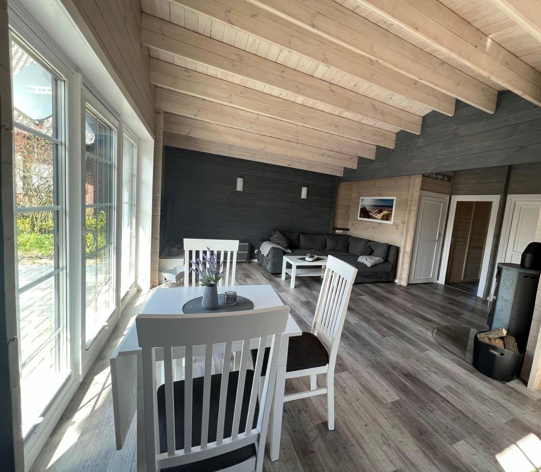 Idyllisches-Blockbohlenhaus-Mit-Eigenem-Garten-Und-Sauna-Zum-Wohlfuehlen Martensrade Esterno foto